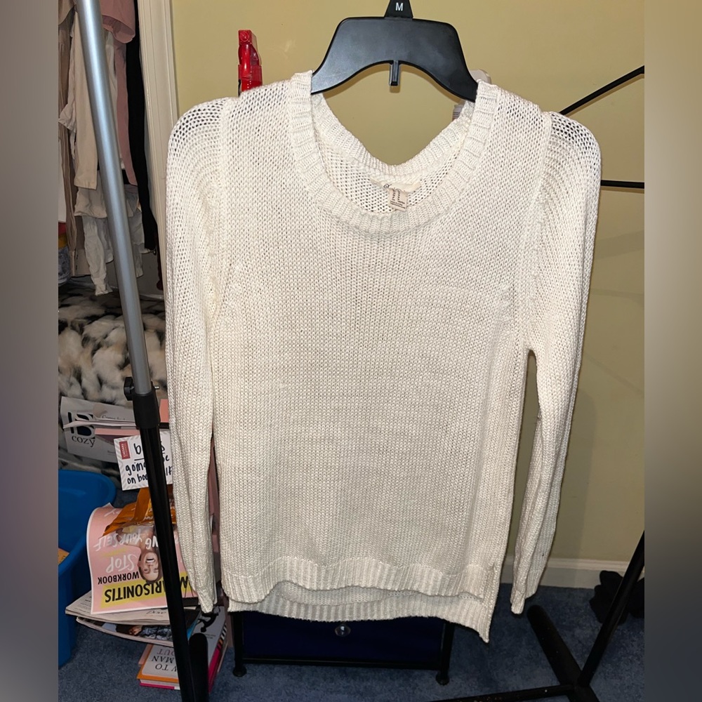 Xai Women’s Medium White Sweater- *NEVER WORN* - Picture 3 of 8